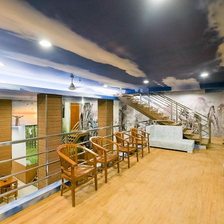 Caroline Hostel Canggu Eksteriør bilde