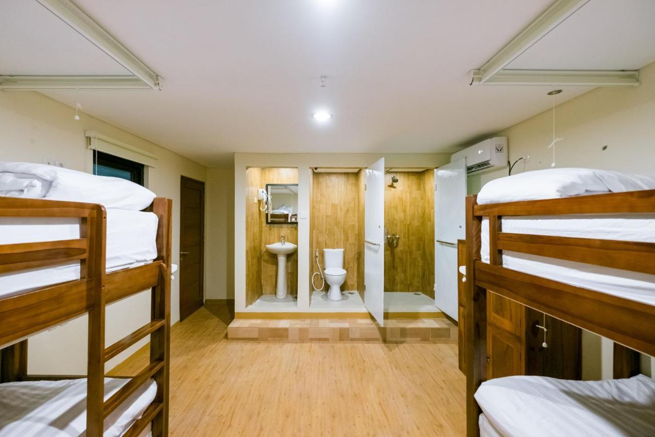 Caroline Hostel Canggu Eksteriør bilde