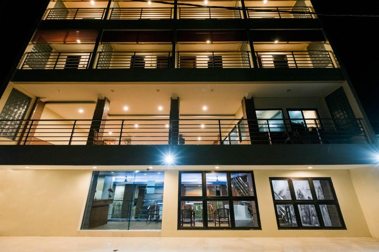 Caroline Hostel Canggu Eksteriør bilde