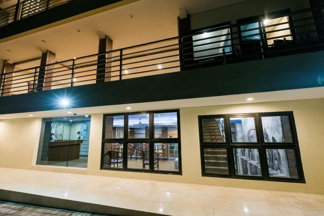 Caroline Hostel Canggu Eksteriør bilde